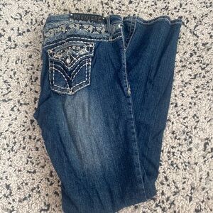 Super cute vintage, bedazzled, y2k jeans!